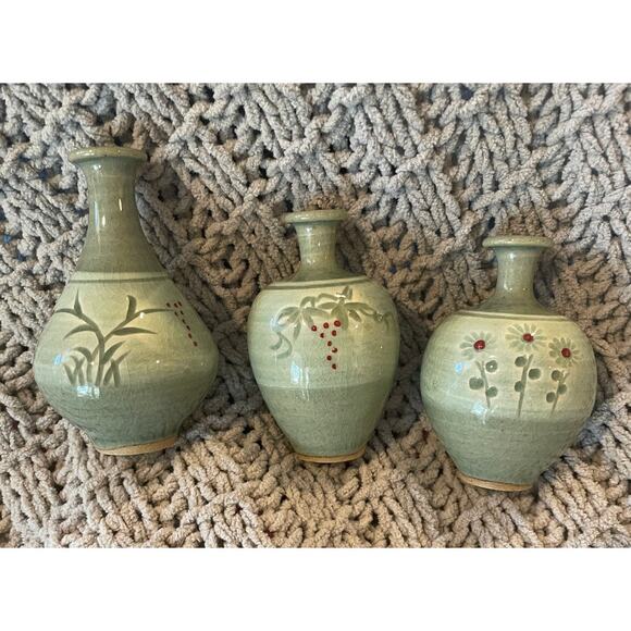 Set of 3 Vintage Miniature Celadon Green Vases - Picture 1 of 4
